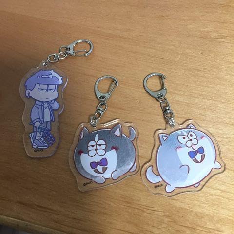 Amazon.co.jp: おそ松さん アクリルキーホルダー 一松 カラ松